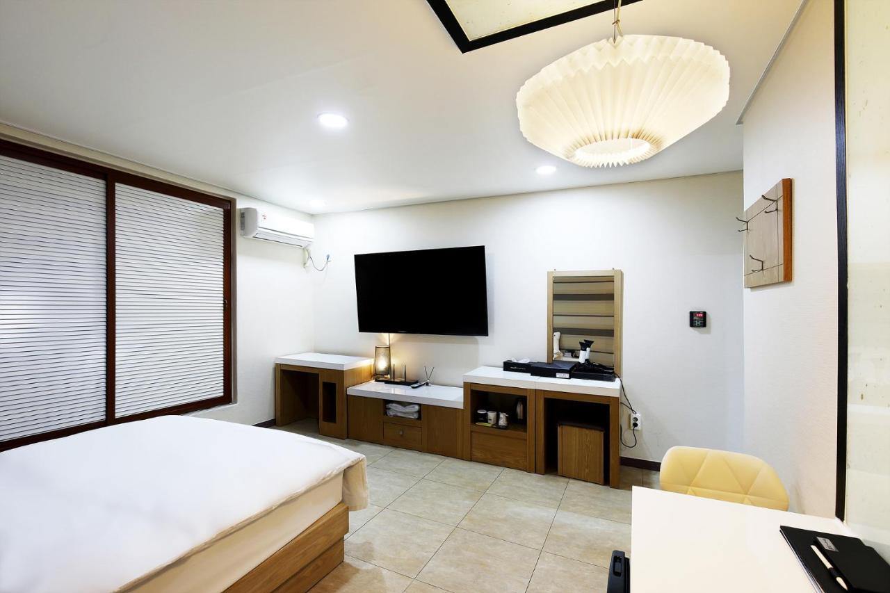White Tourist Hotel Jeonju Εξωτερικό φωτογραφία