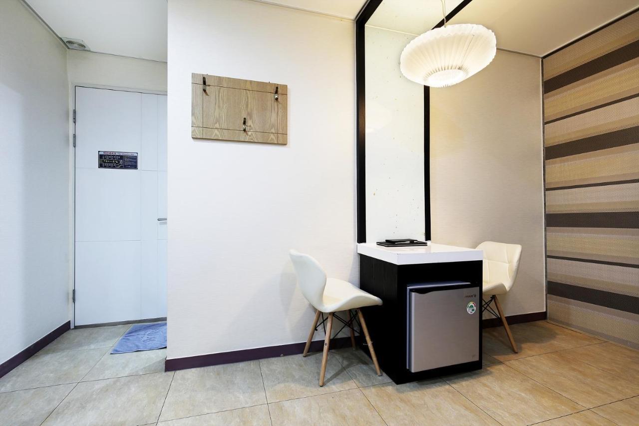 White Tourist Hotel Jeonju Εξωτερικό φωτογραφία