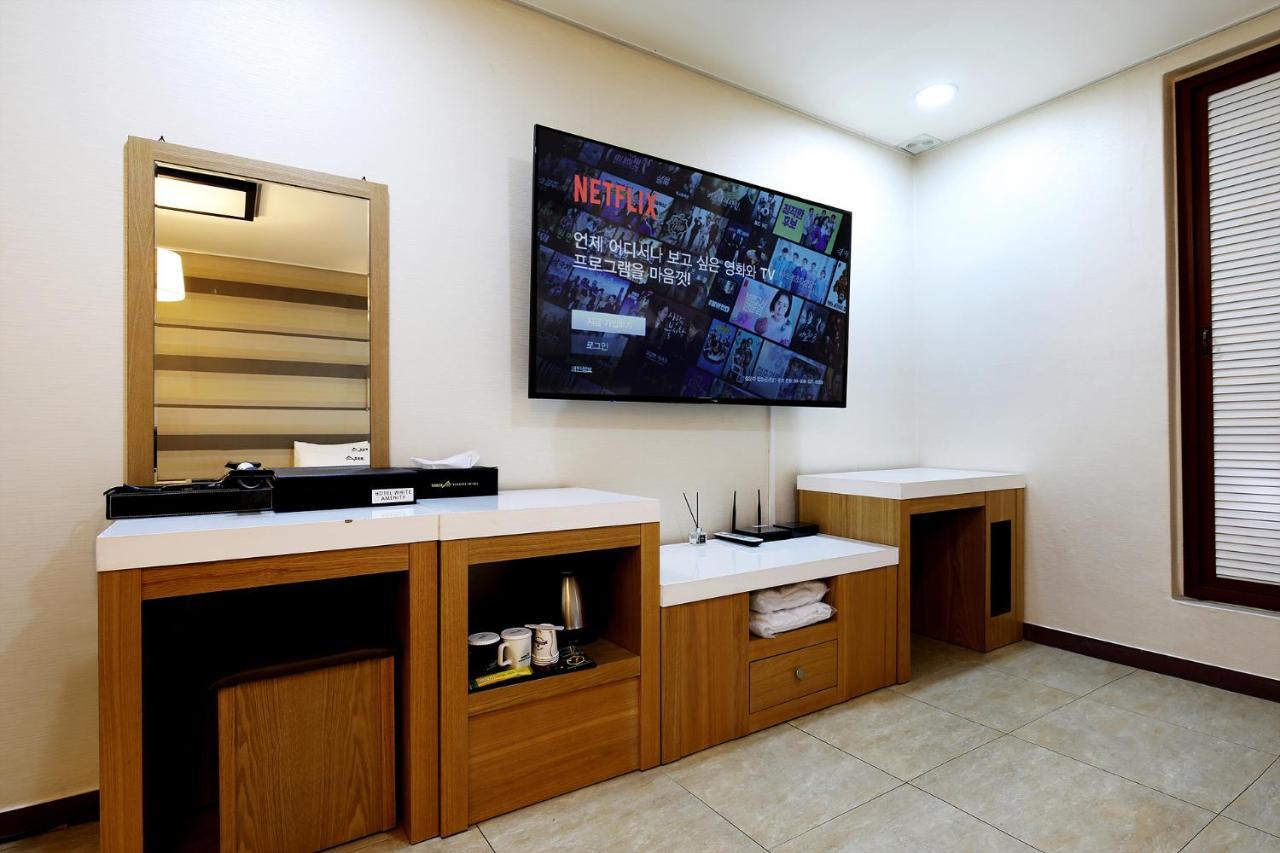 White Tourist Hotel Jeonju Εξωτερικό φωτογραφία