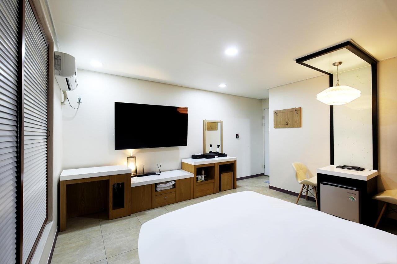 White Tourist Hotel Jeonju Εξωτερικό φωτογραφία