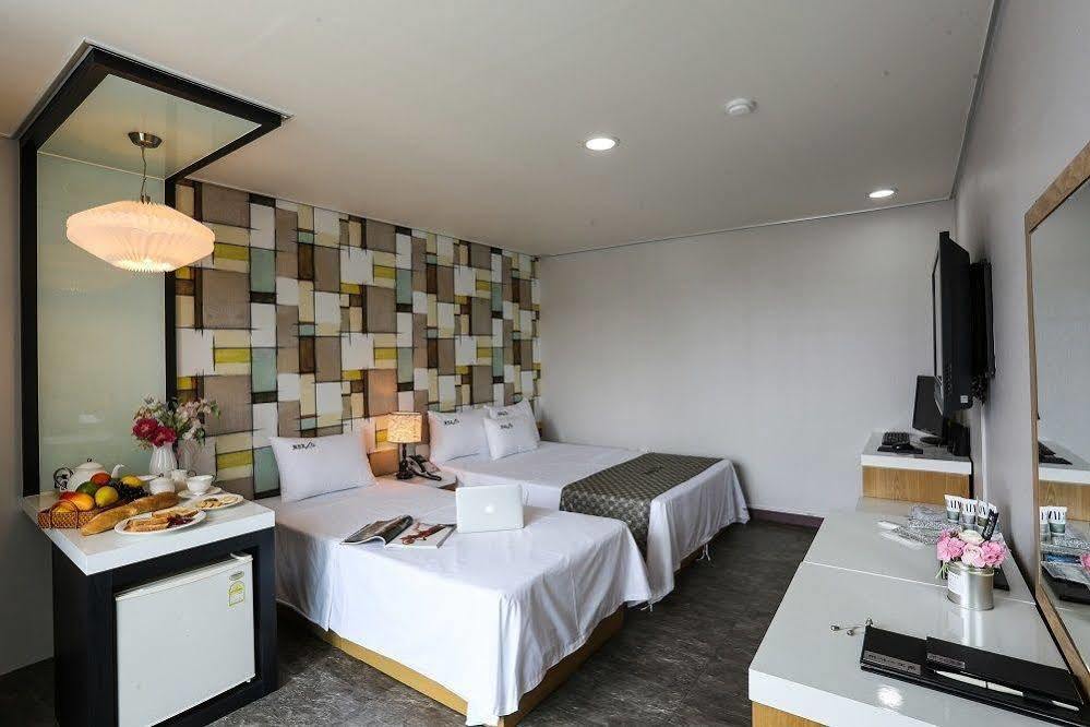 White Tourist Hotel Jeonju Εξωτερικό φωτογραφία